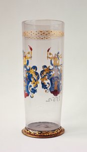 Stangenglas mit heraldischer Dekoration, Silbervergoldung, wahrscheinlich Süddeutsch, 1562