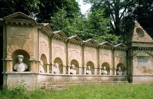 Stowe, William Kent, Tempel der britischen Würdigen, ca. 1735, Buckinghamshire, UK von Unbekannt Unbekannt
