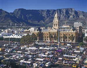 Blick auf das Alte Rathaus und den Tafelberg