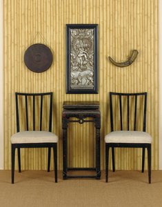 Chinesischer ebonisierter und polychrom dekorierter Beistelltisch, Innenraum von Marlon Brandos Haus, Mulholland Drive, Los Angeles, USA von Unbekannt