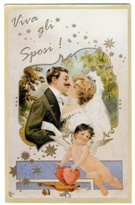 Ein küssendes Brautpaar. Es lebe das Brautpaar! Postkarte um 1901