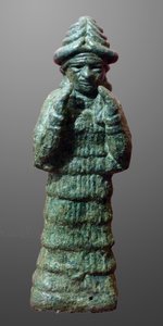 Bronzefigur der Schutzgöttin LAMA, Mesopotamien ca. 2035-1794 v. Chr.