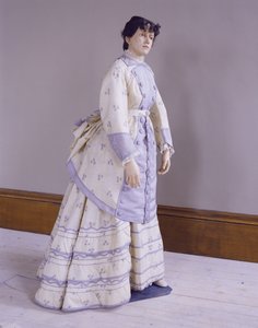 Tournürenkleid aus Kettgedrucktem Alpaka, ca. 1872-74 von Unbekannt