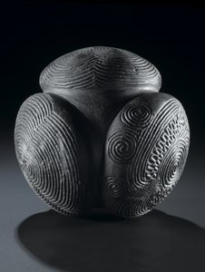 Geschnitzter Ball von Glass Hill, Towie, Aberdeenshire, Neolithikum, ca. 3000 v. Chr. von Unbekannt