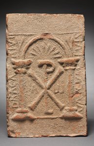 Kolumbarium Grabplakette mit dem Monogramm Christi, 500-800