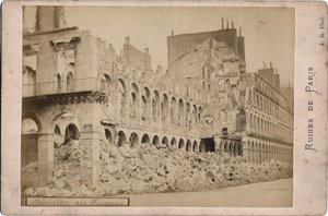 Commune von Paris: Ansicht der Ruinen des Finanzministeriums in Paris im Mai 1871 von Unbekannt