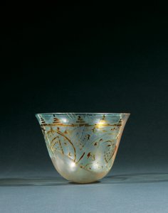 Fatimidischer fragmentarischer Becher mit Lüsterbemalung, 10. - 11. Jahrhundert
