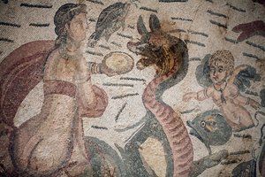Halle des Arion. Meereslandschaft. Meereskreaturen. Nereiden und Tritonen. 3. - 4. Jahrhundert. Römische Villa del Casale, Sizilien. UNESCO-Weltkulturerbe.