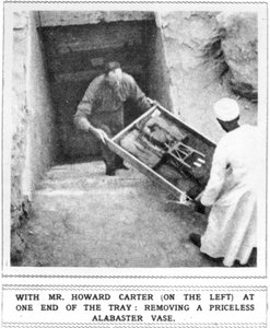 Howard Carter entfernt Schätze aus dem Grab von Tutanchamun