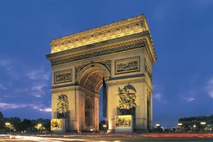 Blickwinkel eines Bogens, Arc De Triomphe, Paris, Frankreich von Benjamin Baud