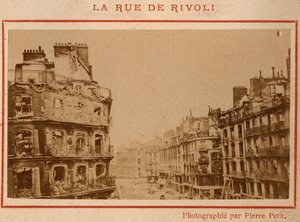 Gemeinde von Paris (1871): Ansicht der brennenden Gebäude in der Rue de Rivoli in Paris im Mai 1871 von Unbekannt