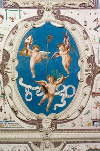 Oval, das drei Putti darstellt (1560), (Detail) der Decke der Halle der Grotesken, Della Manta Schloss, Manta (Cuneo), Piemont, Italien von William M. Timlin