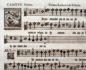 Seite der Partitur von In nomen domini Psalm von Tomas Luis de Victoria