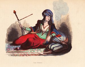 Persische Dame - Persische Adelsfrau mit juwelenbesetztem Turban, pelzbesetzter Jacke, Tunika und Pluderhosen, die eine Wasserpfeife raucht, auf Kissen und Teppich liegend - Handkolorierter Holzschnitt von Pannemaker und Mercier nach einer Illustration von
