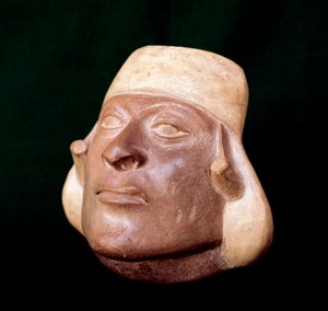 Präkolumbianische Kunst, Mochica-Zivilisation: Terrakotta-Vase, die einen Männerkopf darstellt - 200 v. Chr.-700 n. Chr. - Lima, Nationalmuseum für Anthropologie und Archäologie, Peru von Unbekannt