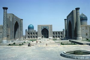 Registan, mit den drei mohammedanischen Religionsschulen (Madrasahs)