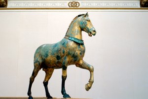 Statue eines der vier Triumphpferde von San Marco