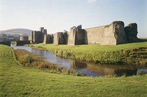 Ansicht von Caerphilly Castle, Glamorgan, Wales, gebaut 1268-77 von Unbekannt