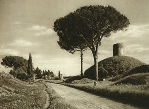 Ansicht der Via Appia. Es ist eine der wichtigsten römischen Straßen mit vielen noch sichtbaren Überresten