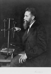 Wilhelm Conrad Röntgen, deutscher Physiker, an seiner Werkbank von Unbekannt