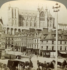 Kathedrale und Hauptstraße, Queenstown, Irland, Ende des 19. Jahrhunderts von Underwood and Underwood