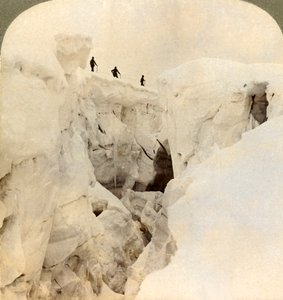 Abstieg vom Mont Blanc - enorme Gletscherspalten nahe dem Gipfel, Alpen, 1901
