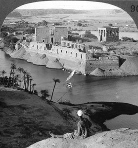 Blick auf die Insel Philae und ihre Tempel, Ägypten, 1905 von Underwood and Underwood