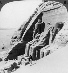 Blick auf den Fluss vor dem Tempel von Abu Simbel, Ägypten, 1905 von Underwood and Underwood