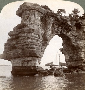 Felsbogen in der Matsushima-Bucht, Südostjapan, 1904