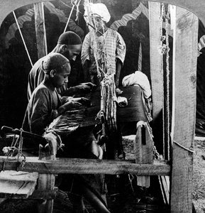 Schalweber, Kaschmir, Indien, ca. 1900er von Underwood and Underwood