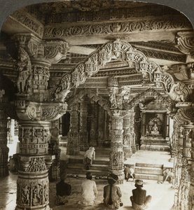 Tempel von Vimal Vasahi, Mount Abu, Rajasthan, Indien von Underwood and Underwood