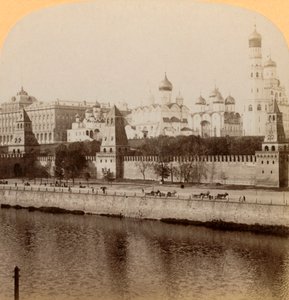 Der Kreml, Moskau, Russland - Dort liegen unsere alten Zaren schlafend, 1898 von Underwood and Underwood