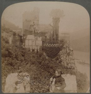Der Rheinstein, malerischstes der rheinischen Schlösser - N. von S. Mauer des Bollwerks, Deutschland von Underwood and Underwood