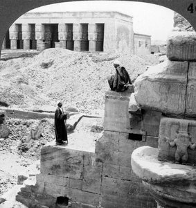Der schöne Tempel der Hathor in Denderah, Ägypten, 1905 von Underwood and Underwood