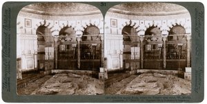 Der heilige Felsen, wo der Tempelaltar stand, Berg Moriah, Jerusalem, Palästina, 1900 von Underwood and Underwood