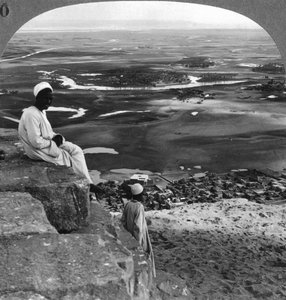 Blick vom Gipfel der Großen Pyramide, Gizeh, Ägypten, 1905 von Underwood and Underwood