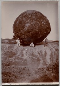 Krishnas Butterball, Mahabalipuram von Unidentified Photographer