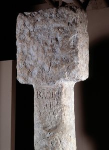 Afrikanische Kunst: Detail einer Besitzsäule, bekannt als Heiliger Augustinus, errichtet von dem portugiesischen Entdecker Diogo Cao in Südangola. 1486. Lissabon, Nationalmuseum für Alte Kunst