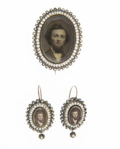 Brosche und passende Ohrringe, ca. 1880, Fotografien, Perlen, Gold, Silber, kein Etikett