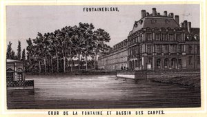 Hof des Brunnens und Karpfenteich von Fontainebleau (Seine und Marne, Region Île-de-France, Frankreich). Chromolithographie aus dem späten 19. Jahrhundert