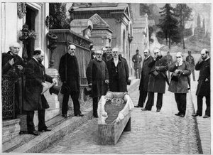 Exhumierung der Überreste von Gioacchino Rossini auf dem Père Lachaise, in „The Illustrous World“ von Unknown artist