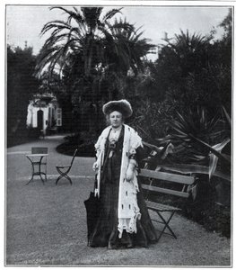 Porträt von Madame Juliette Adam (geb. Lambert) (1836-1936), französische Schriftstellerin, Polemikerin und Feministin in Nizza 1905