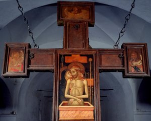 Beweinung (Abnahme vom Kreuz). Anonymes Holzgemälde auf der Rückseite eines Kreuzes. 15. Jahrhundert, Varazze, Cappella del Castello Invrea, Italien