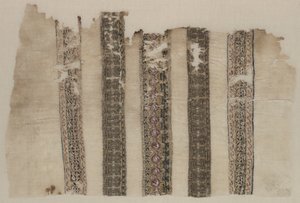 Fragment aus Teilen von drei Tiraz-Stil Textilien