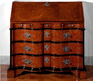 Möbel: Schreibtisch aus Zedernholz. 1730-1735 ca. Maße: 115x115x55 cm. Private Sammlung von Unknown artist