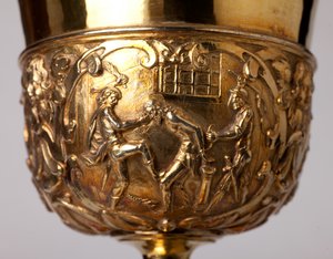 Metallschmiedearbeit. Kelch. Geschenk von Kanonikus A. Le Vaillant de la Bassarderie, Dekan des Domkapitels 1726 bis 1758. 18. Jahrhundert (Detail) von Unknown artist