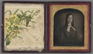 Porträt einer trübselig aussehenden Frau mit Locken von Unknown artist