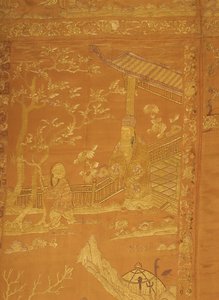 Satin, bestickt. In Form eines großen Wandbehangs