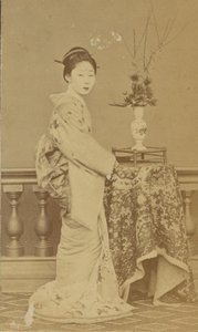 Stehende japanische Frau von Unknown artist