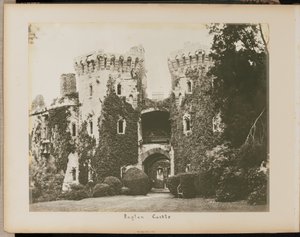 Raglan Castle von Unknown artist/maker